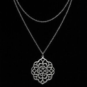 C 1946 Silver Tone Filigree Snowflake Pendant Necklace
